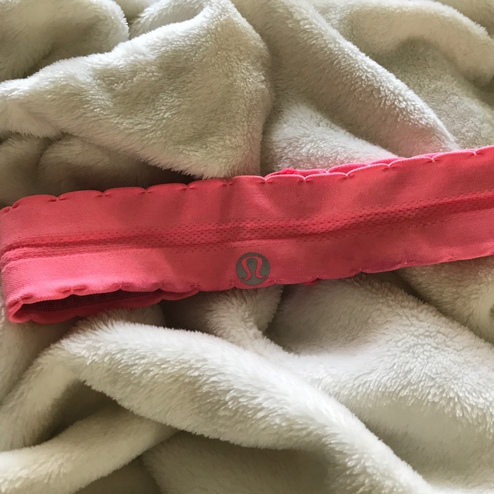 *Scalloped Lululemon headband