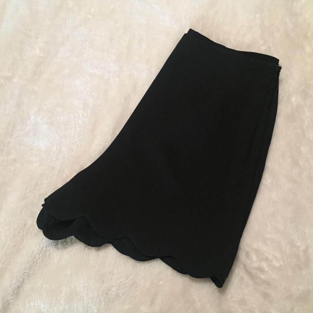 Black High Waist Scallop Hem Shorts
