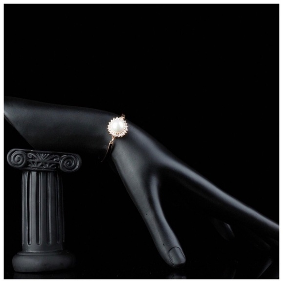 Swarovski Crystals The Elata Pearl Bracelet - Picture 3 of 3