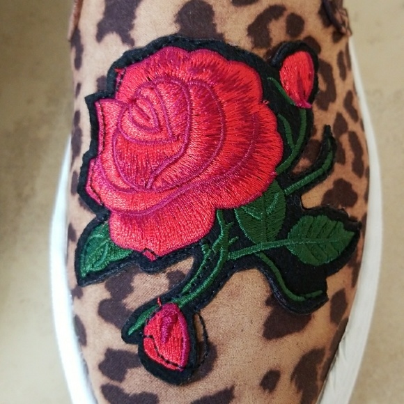 Leopard Rose Slip on Shoes NWT - Picture 2 of 4