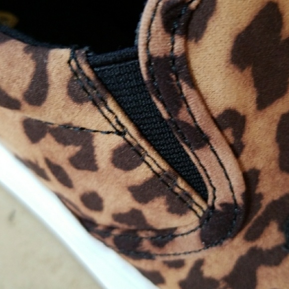 Leopard Rose Slip on Shoes NWT - Picture 4 of 4