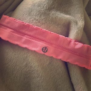 *scalloped Lululemon headband
