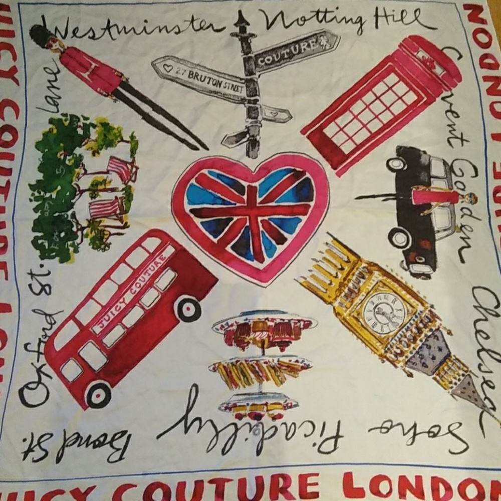 Juicy couture London Scarf