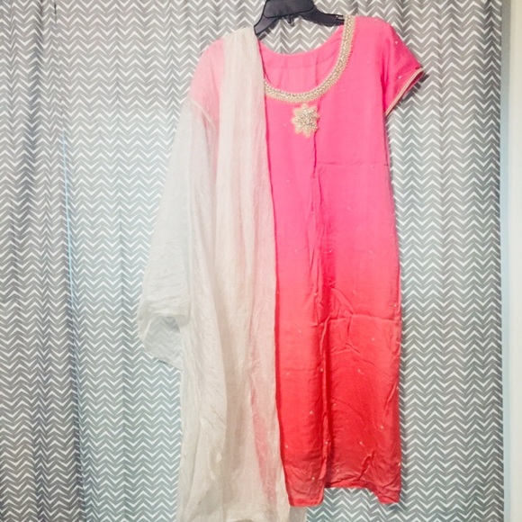 gorgeous pink indian dress - Picture 2 of 4