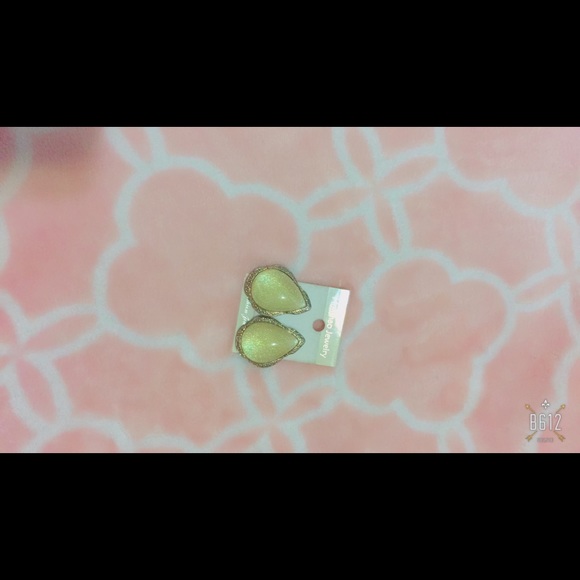 earrings - Picture 2 of 2