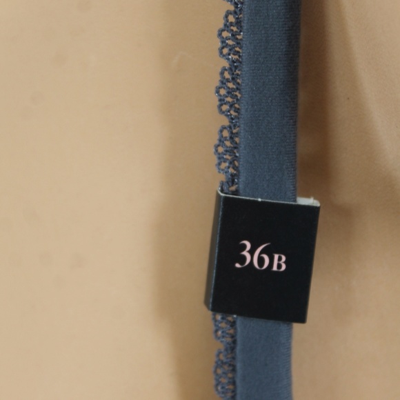 VICTORIA'S SECRET BODY BY VICTORIA GRAY BRA 36B - Picture 3 of 5