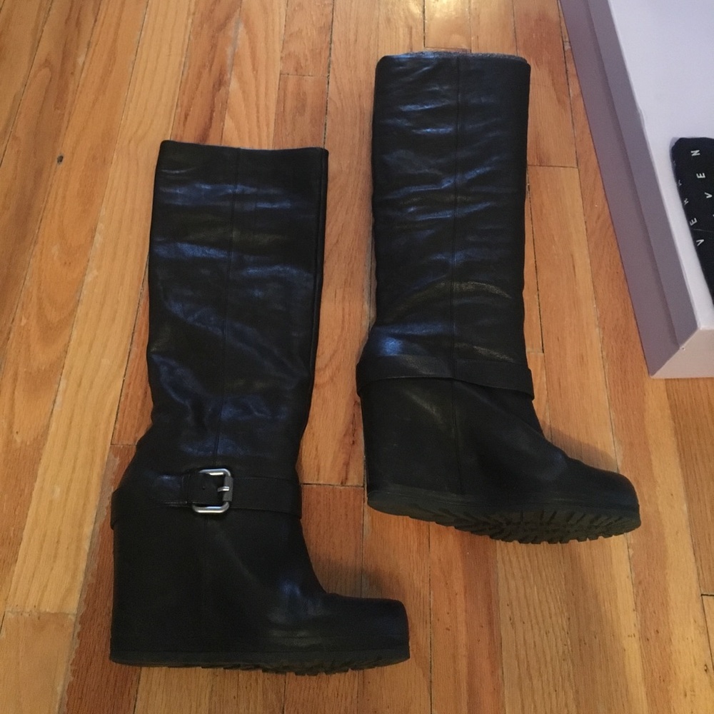 Vera Wang Lavender black wedge leather boots! Sz 9