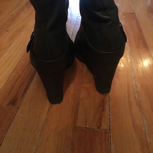 Vera Wang Lavender black wedge leather boots! Sz 9 - Picture 3 of 6