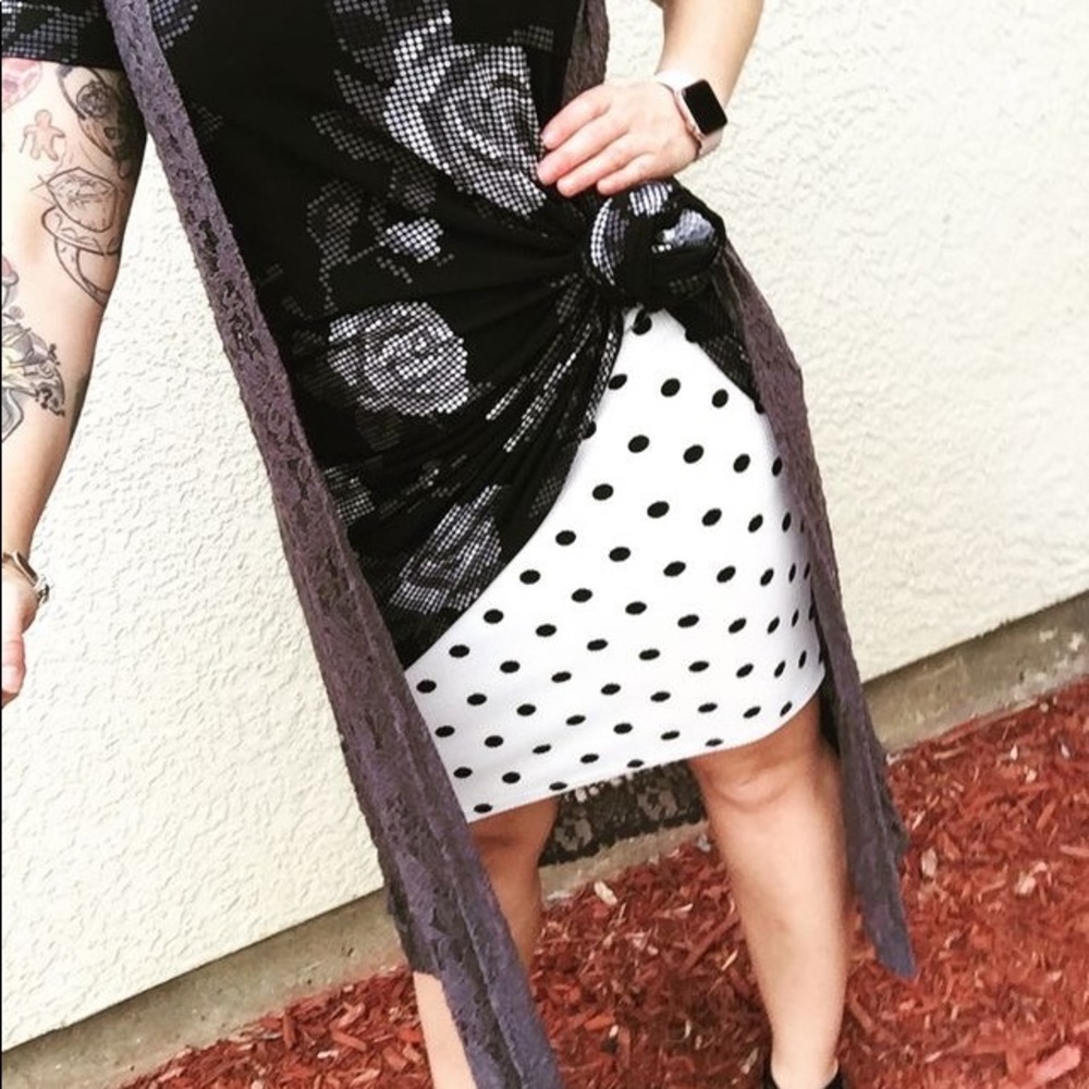 NEW• Unique Digitized Roses Carly Swing Dress• M - Picture 6 of 17