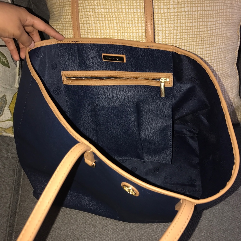 Navy blue Tory Burch purse - Picture 7 of 7