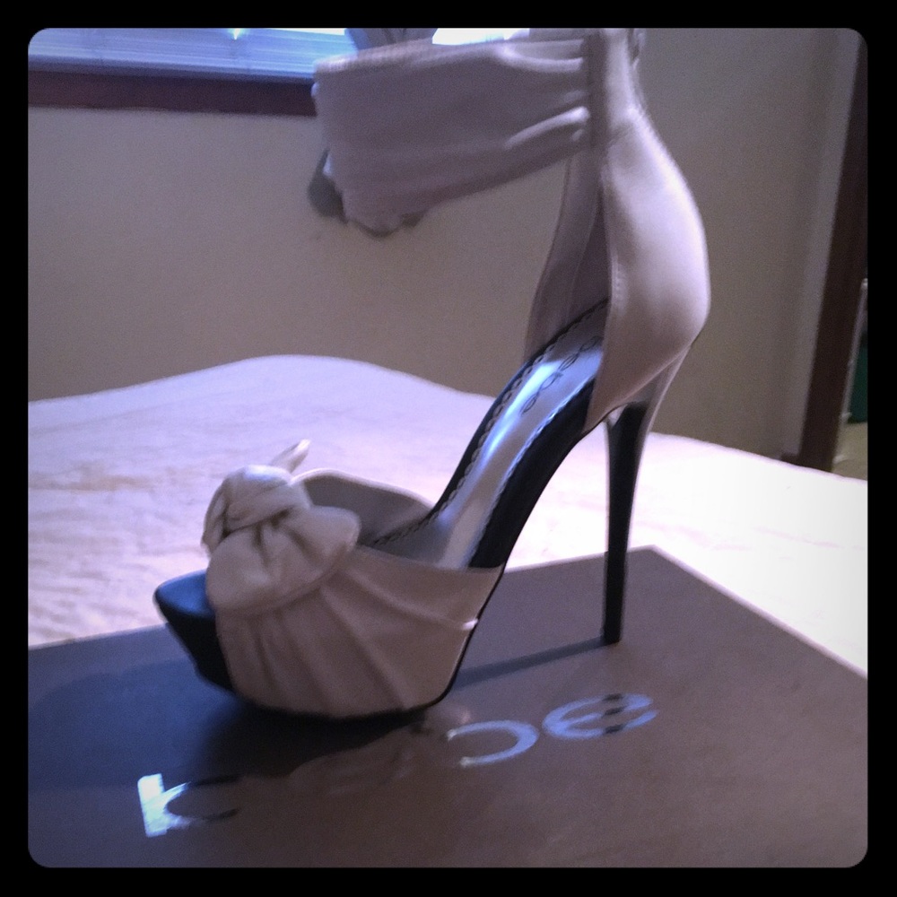 heeled shoes - Bebe