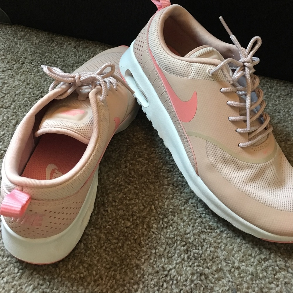 *FLASH SALE* Pink Nike Air Max. Womens