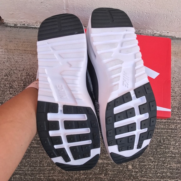 Nike women's authentic air max ultra sz 7.5 new - Picture 8 of 8