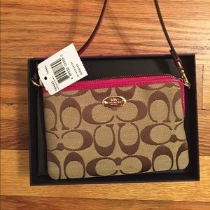 Coach F64643 Zip Wristlet