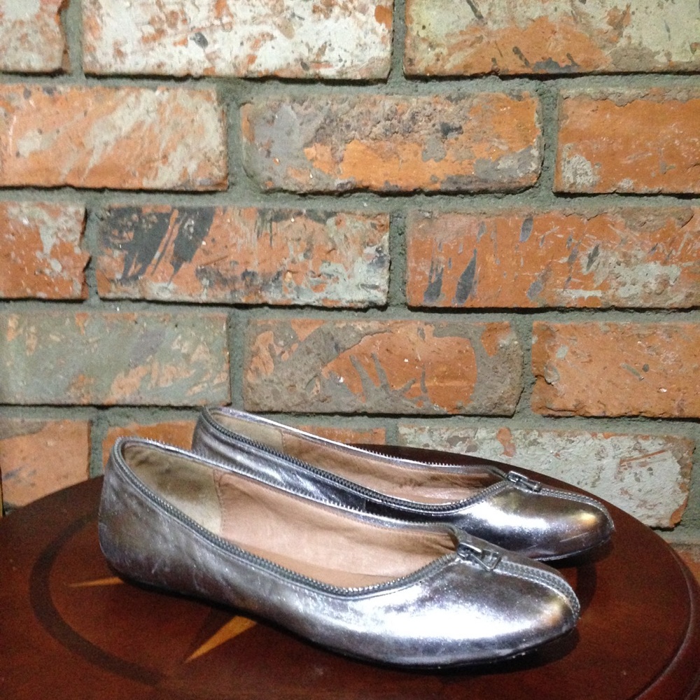Corso Como Zipper Silver Leather Flats, Size 8.5