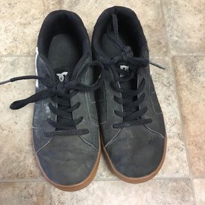 DC Shoes