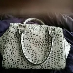 Light gray Guess purse ( price is firm)