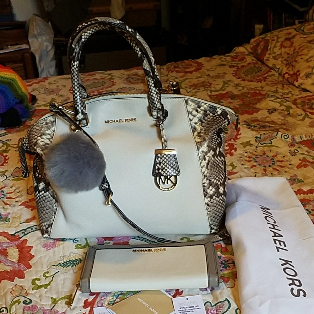 Michael Kors Riley & Continental wallet bundle