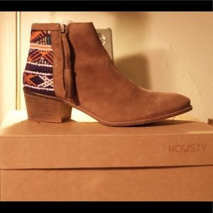 Ankle boot with knit detail