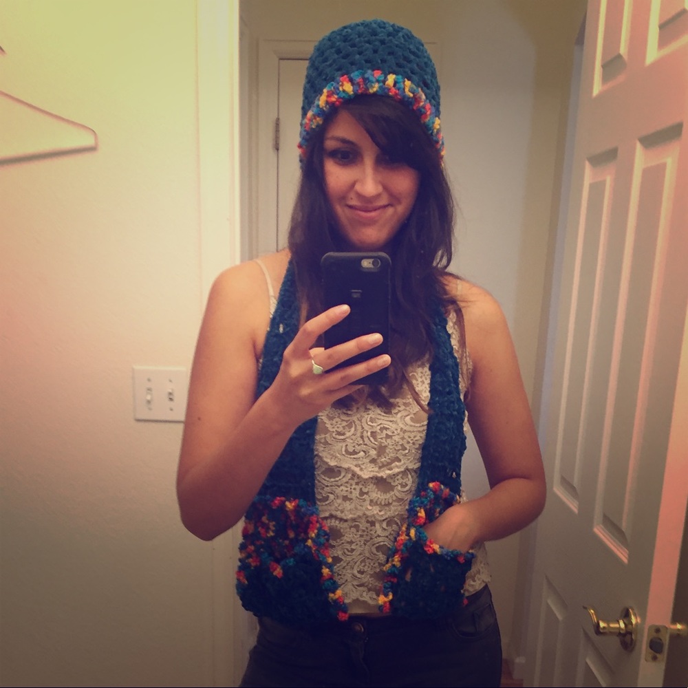 HAND MADE - Matching hat and scarf w pockets