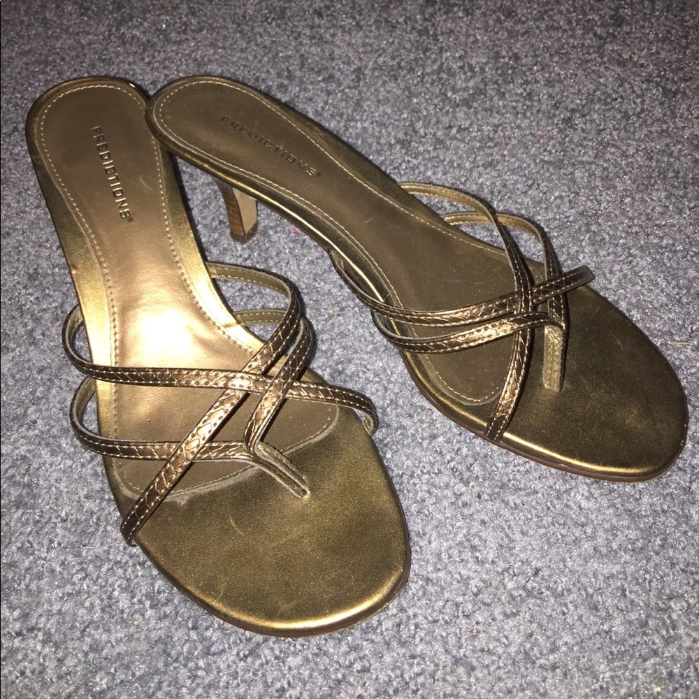 😍Metallic kitten heels