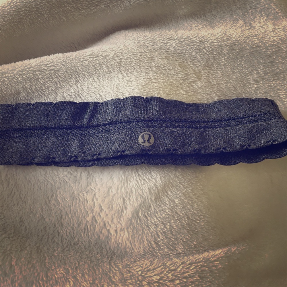 *scalloped Lululemon headband