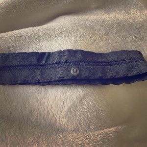 *scalloped Lululemon headband
