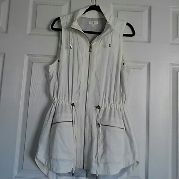 Sleeveless Utility Jackey - Picture 1 of 2