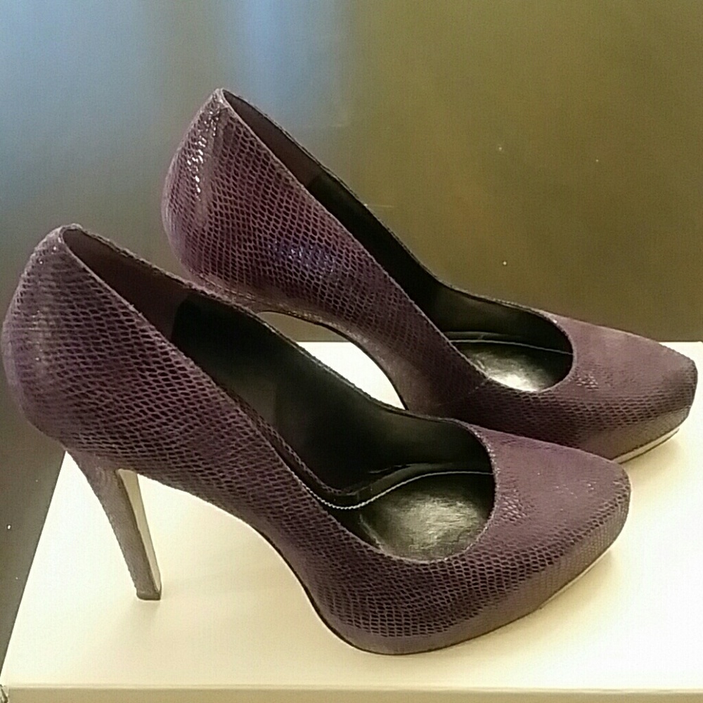 BCBG Putnam Pumps