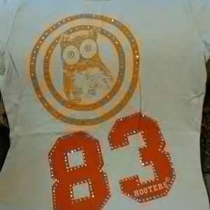 Hooters t shirt