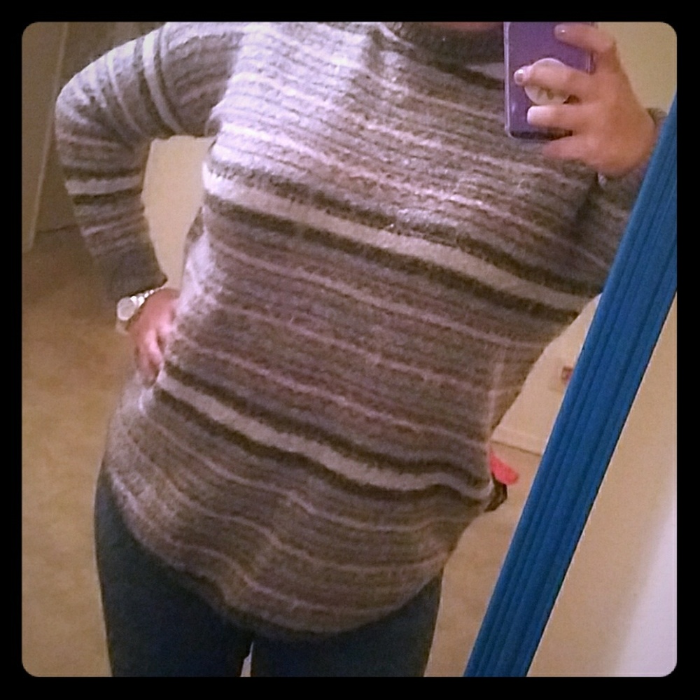 American Eagle sweater