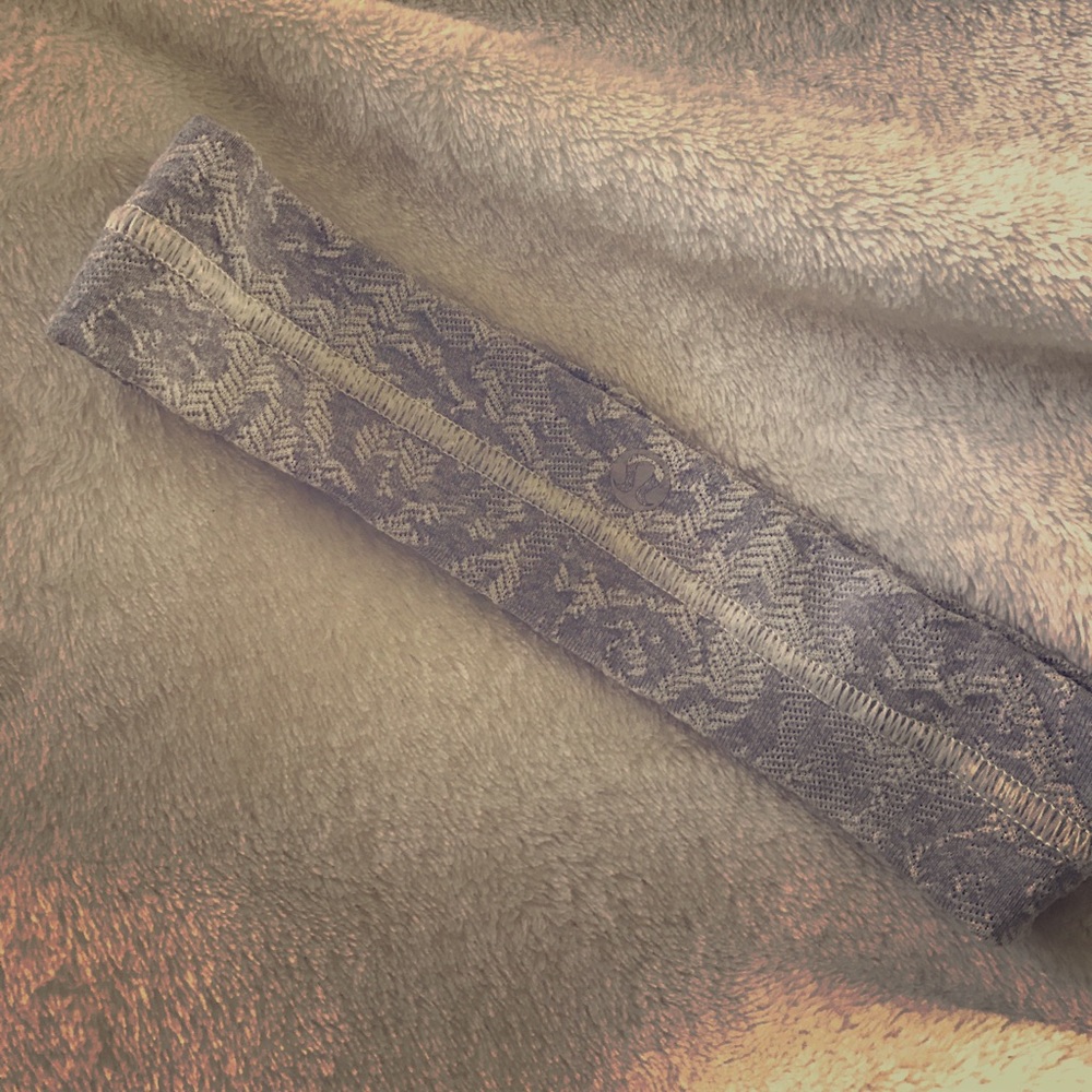 *textured Lululemon headband