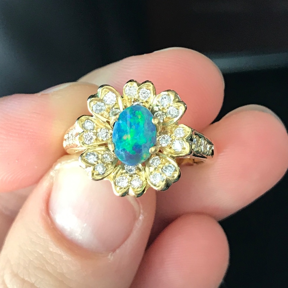 Opal gold ring