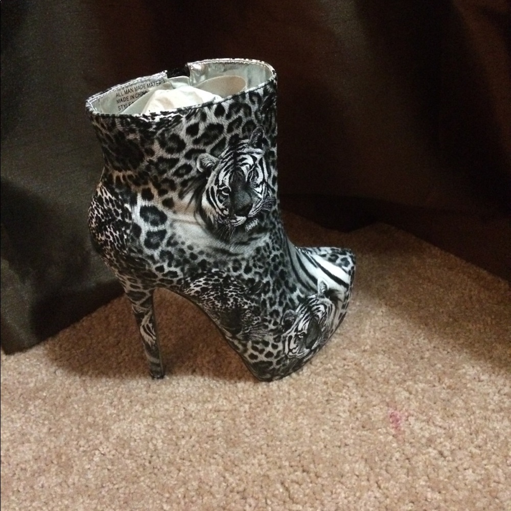 Women heel boots
