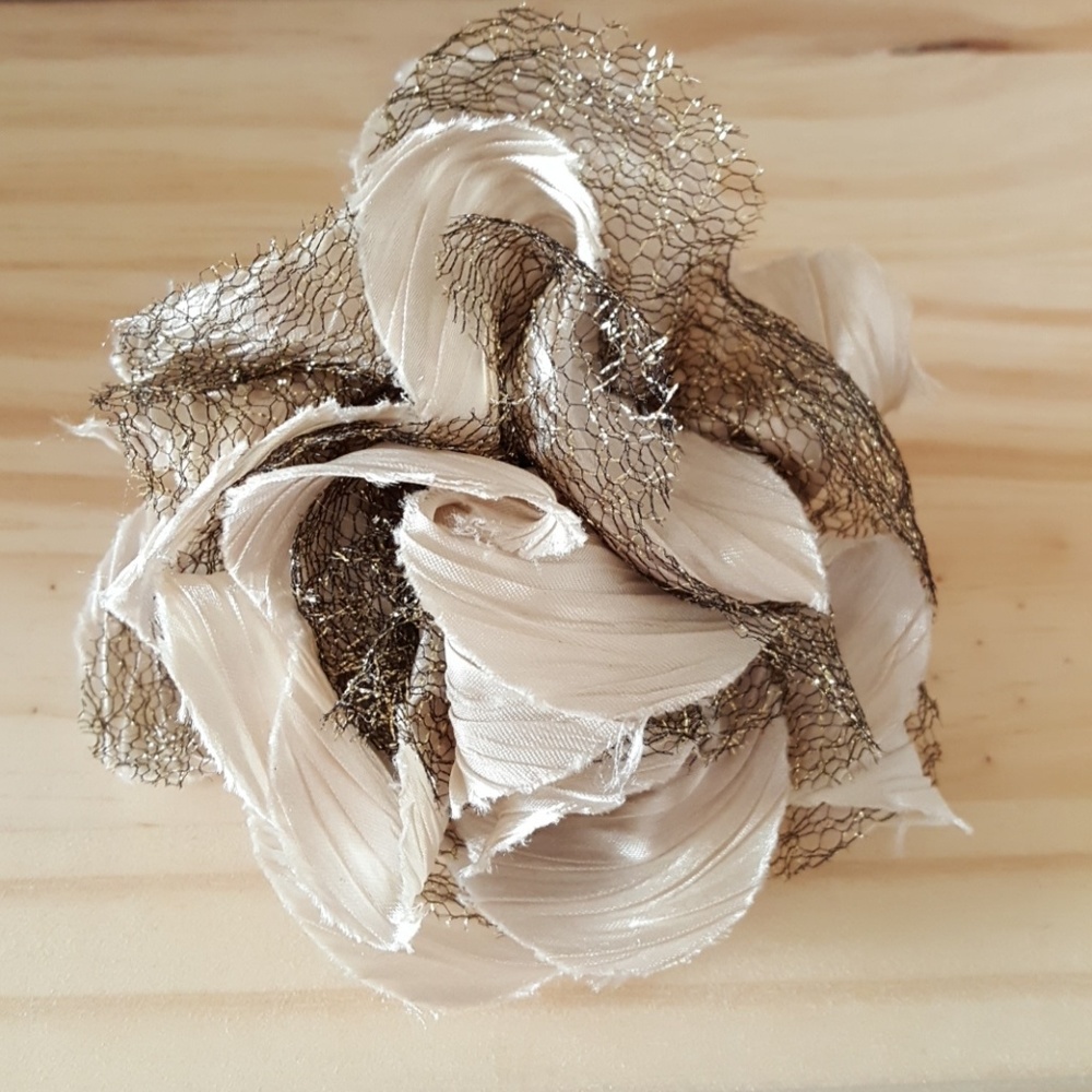 Fabric flower pin/clip