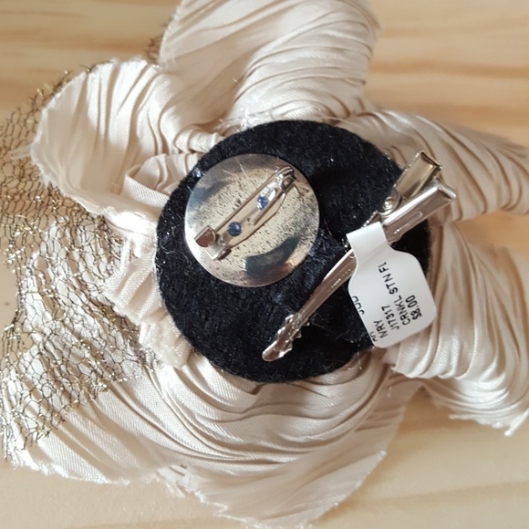 Fabric flower pin/clip - Picture 2 of 3