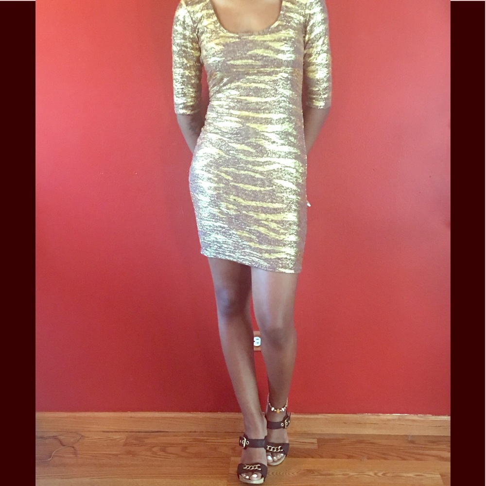 Beautiful fitted gold dress!