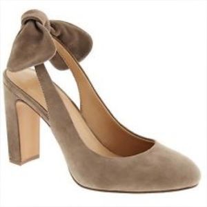 Banana Republic Suede Bow Heel Banana Republic Suede Bow Heel