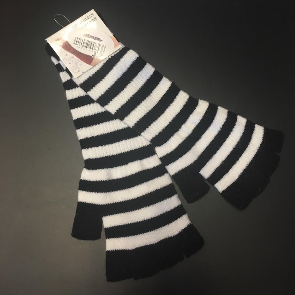 Blk and white fingerless gloves