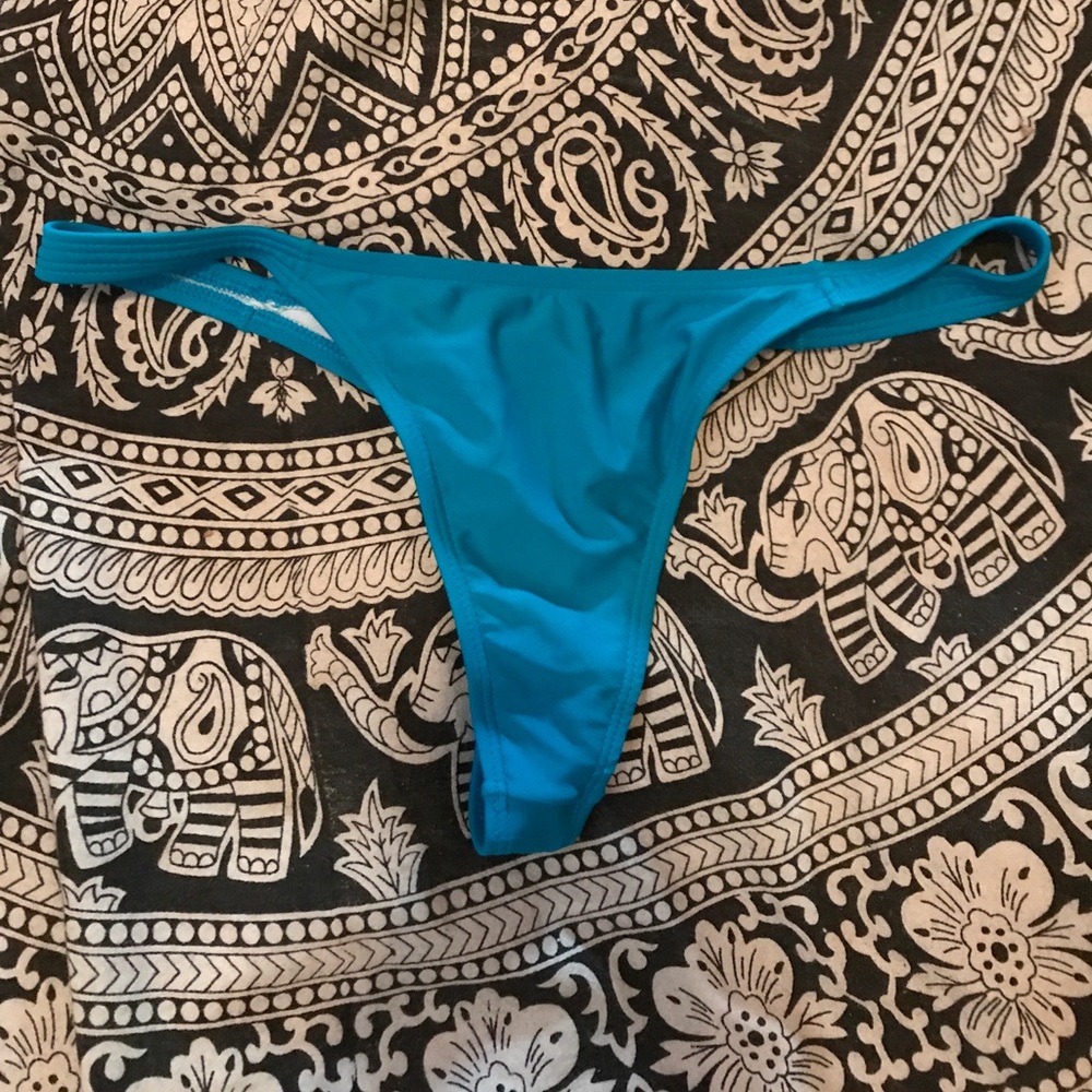Bikini thong bottom 🌞