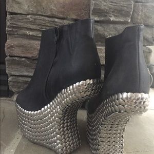 JEFFREY CAMPBELL