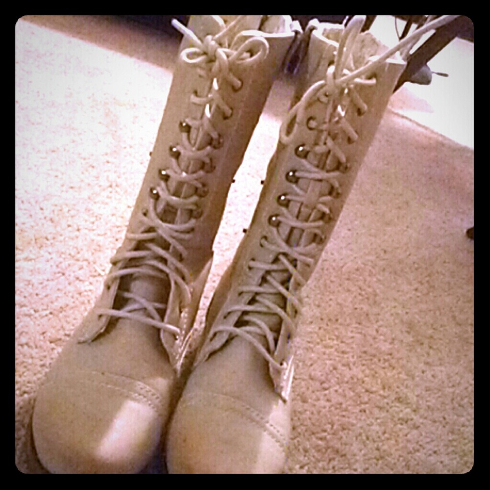 LAST CHANCE Lace up boots FREE gift with purchase