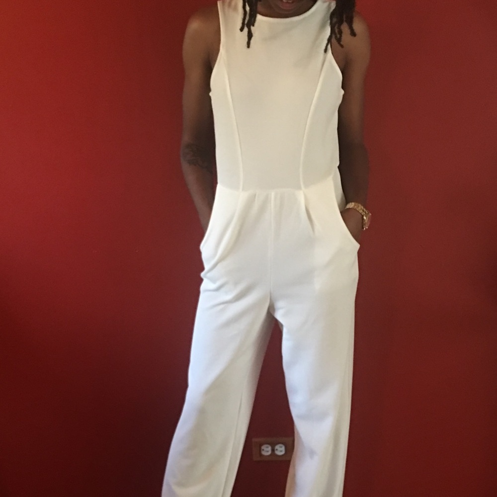 Fabulously chic white pocketed jumpsuit! Size 10.