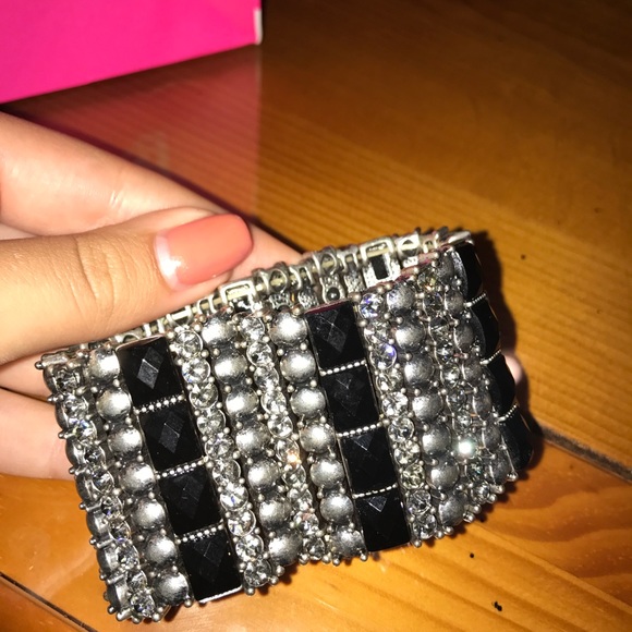 Black and silver bracelet - Picture 2 of 2