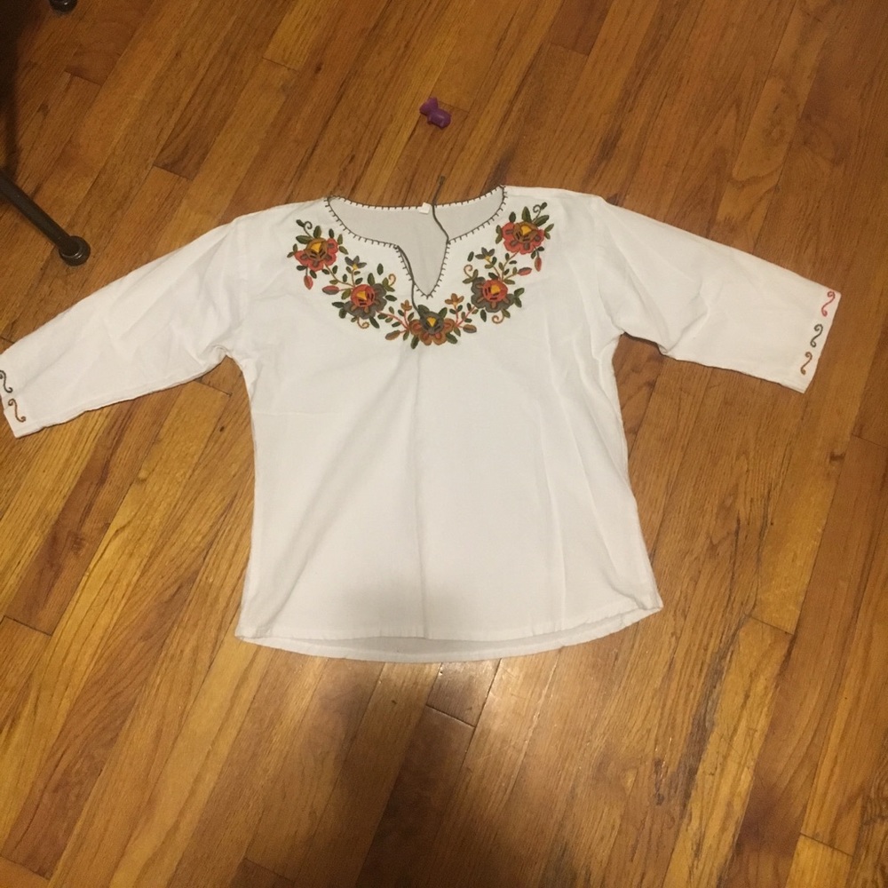 White quarter sleeve top