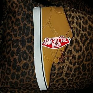 VANs Chapman Mid ( Youth boys size 7)