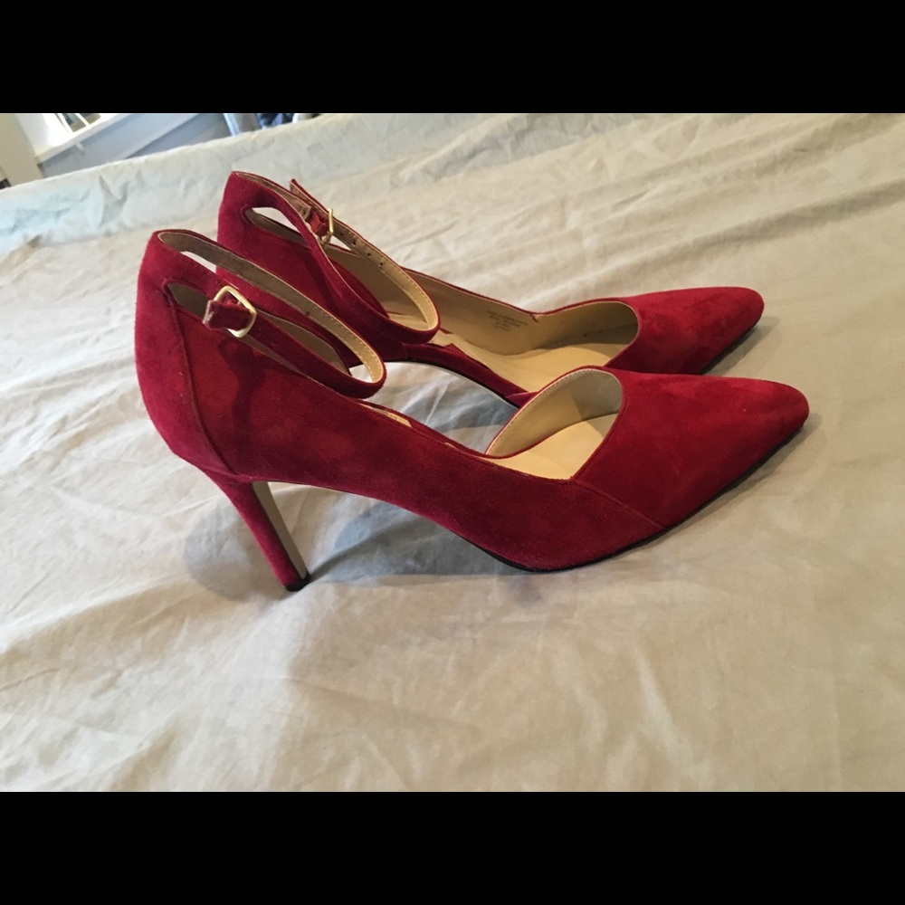 Adrienne Vittadini Size 10 Red Pumps