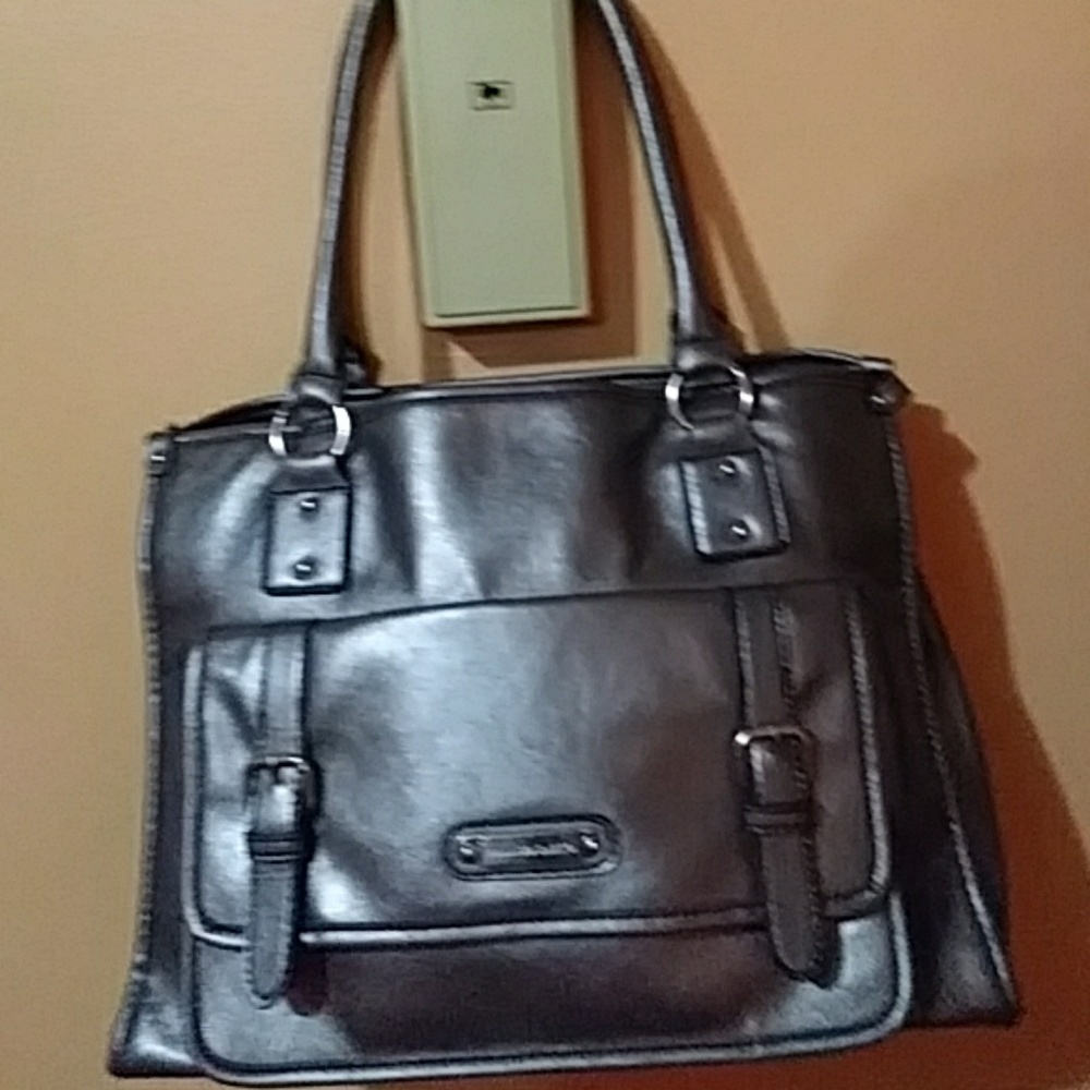 Silver leatheret organizer bag