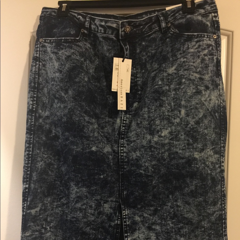 Stonewash blue stretch denim skirt