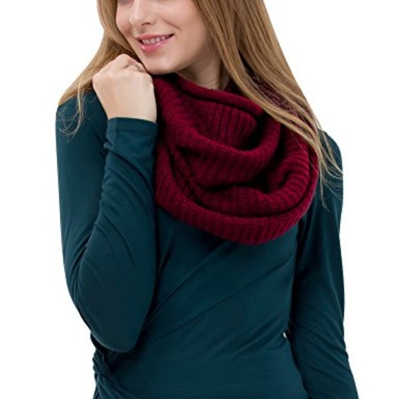 NWT! COZY BEAUTIFUL SCARF! ❤️ - Picture 2 of 4